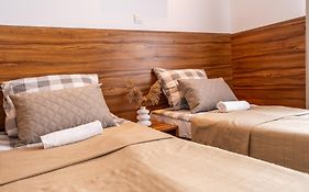 MAX Apartamenty - Pokoje - Domki - Restauracja - Basen